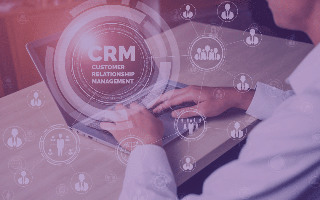 Une personne qui exploite le CRM